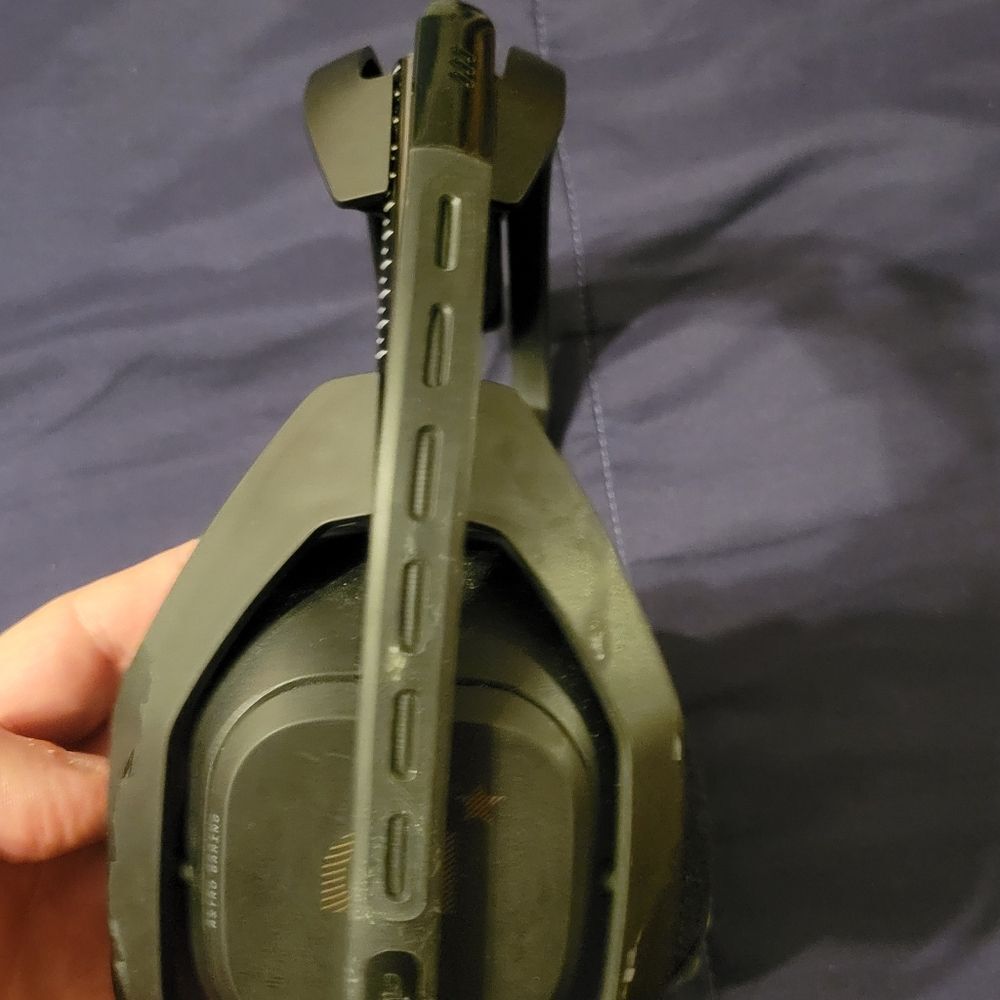 XBOX ONE LOGITECH ASTRO A50 GEN 4 GAMING HEADPHONES - Picture 7 of 14